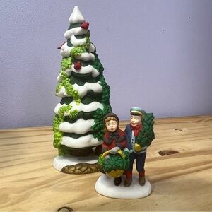 Department 56 Heritage Collection The Holly and the Ivy Village Piece